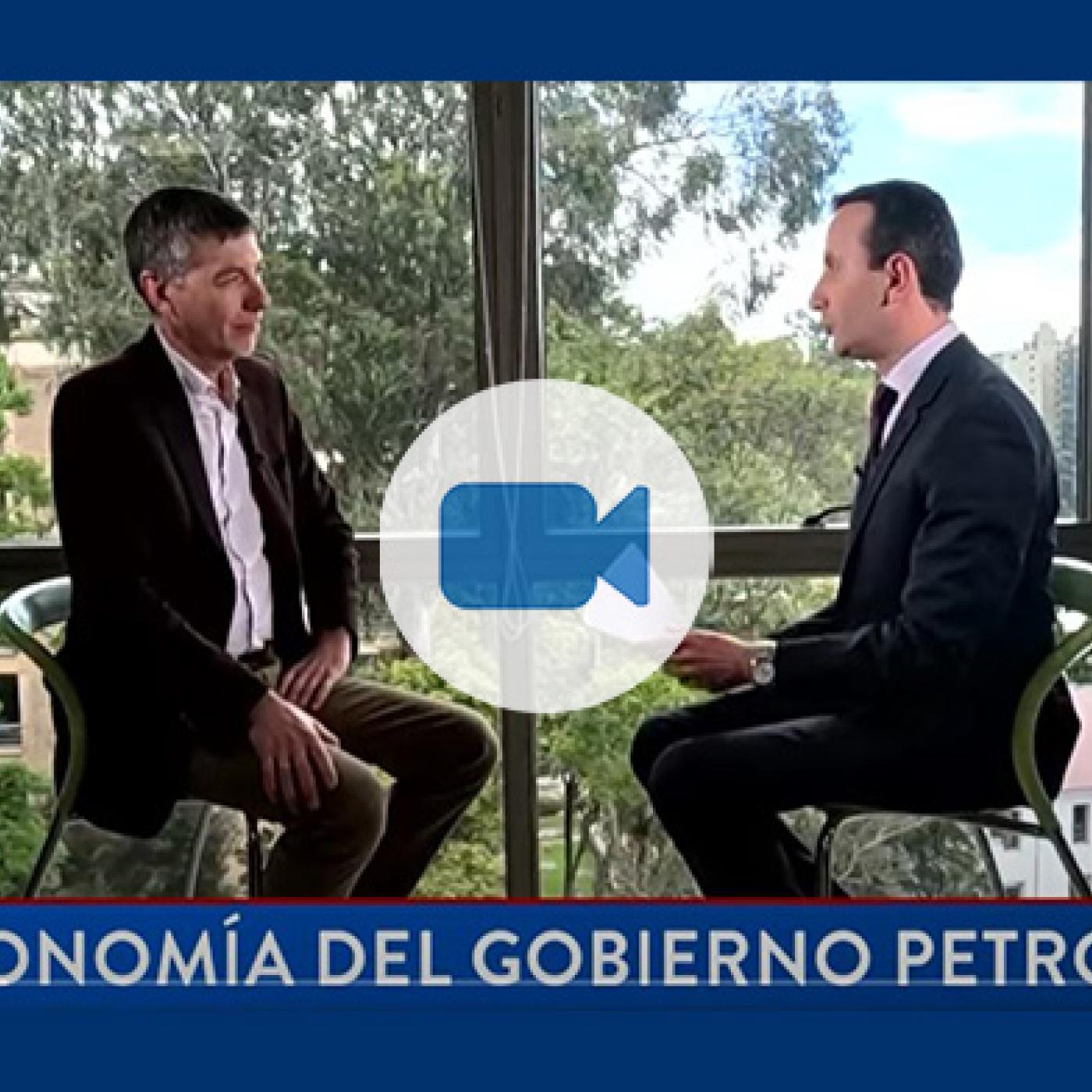 Gobierno de Gustavo Petro se raja en materia económica durante sus primeros dos años, según experto