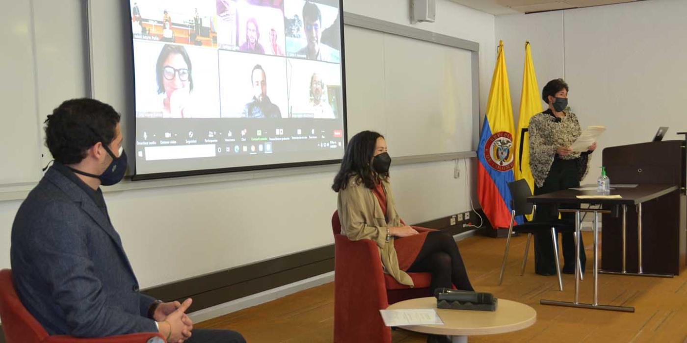 Premios-mejores-tesis-o-trabajos-de-grado-2020-desktop.jpg